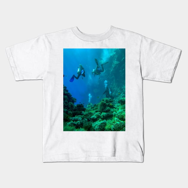 Scuba diving in the Red Sea Kids T-Shirt by likbatonboot